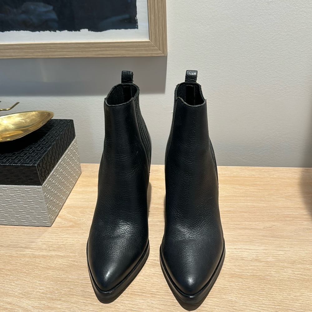 Marc Fisher Black leather bootie - Size 6.5